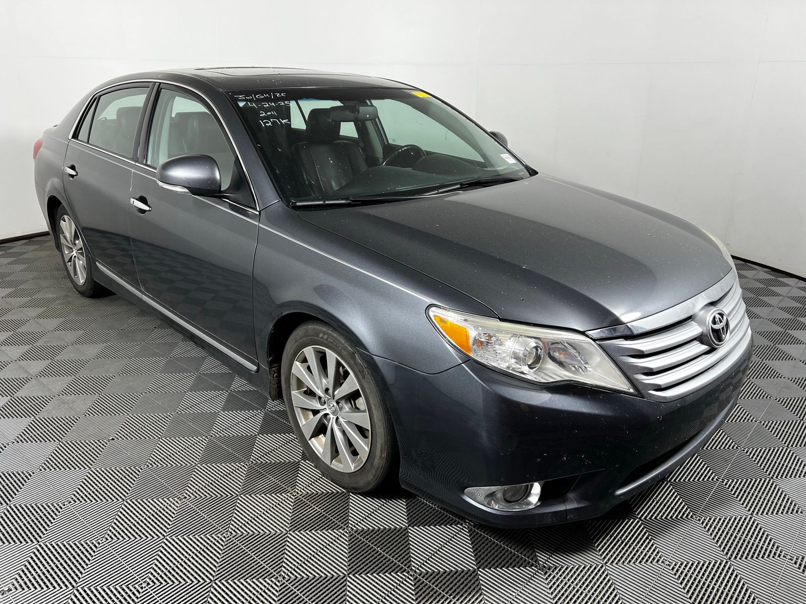 2011 Toyota Avalon Limited 3