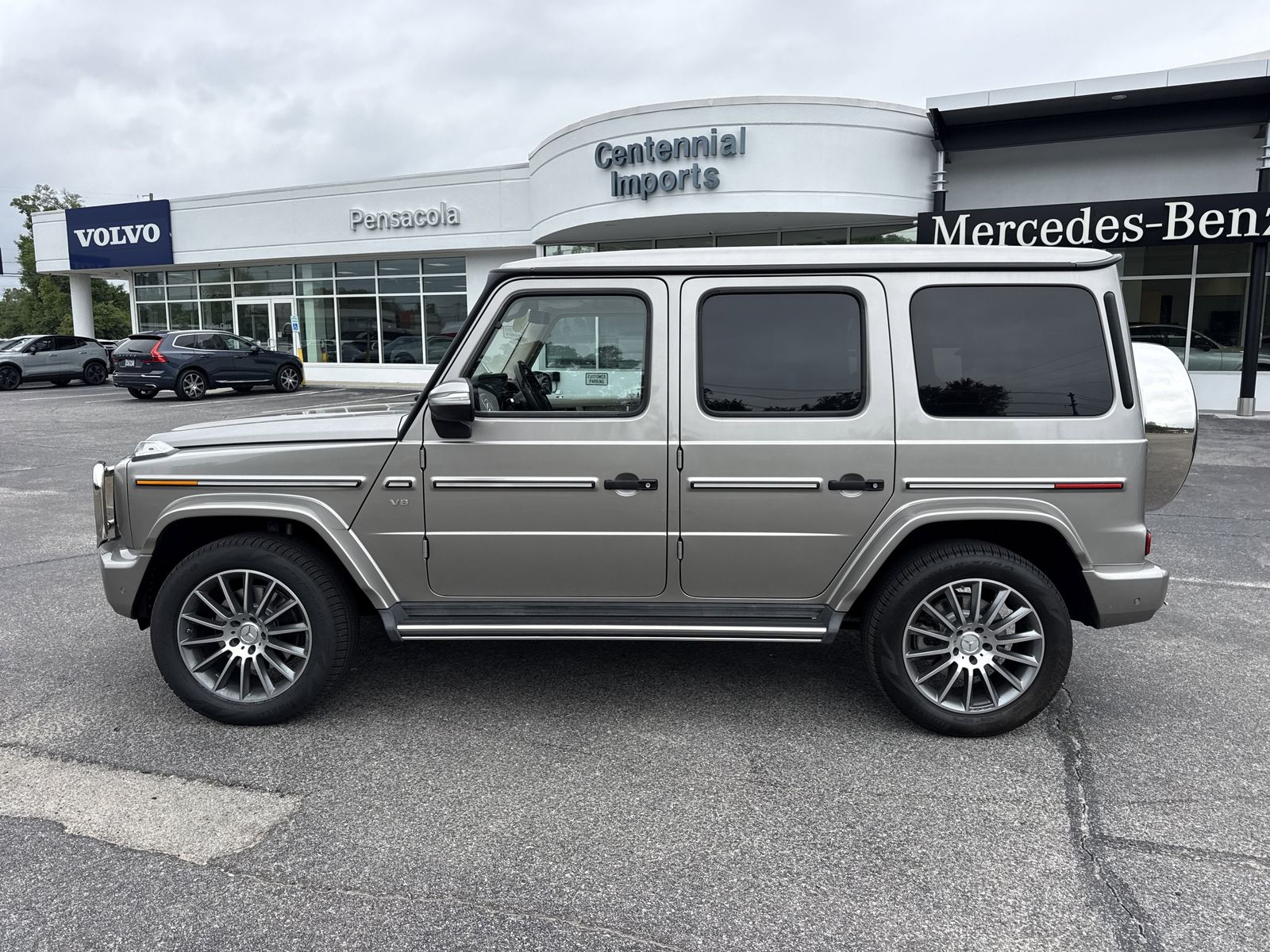 View vehicle photo 2