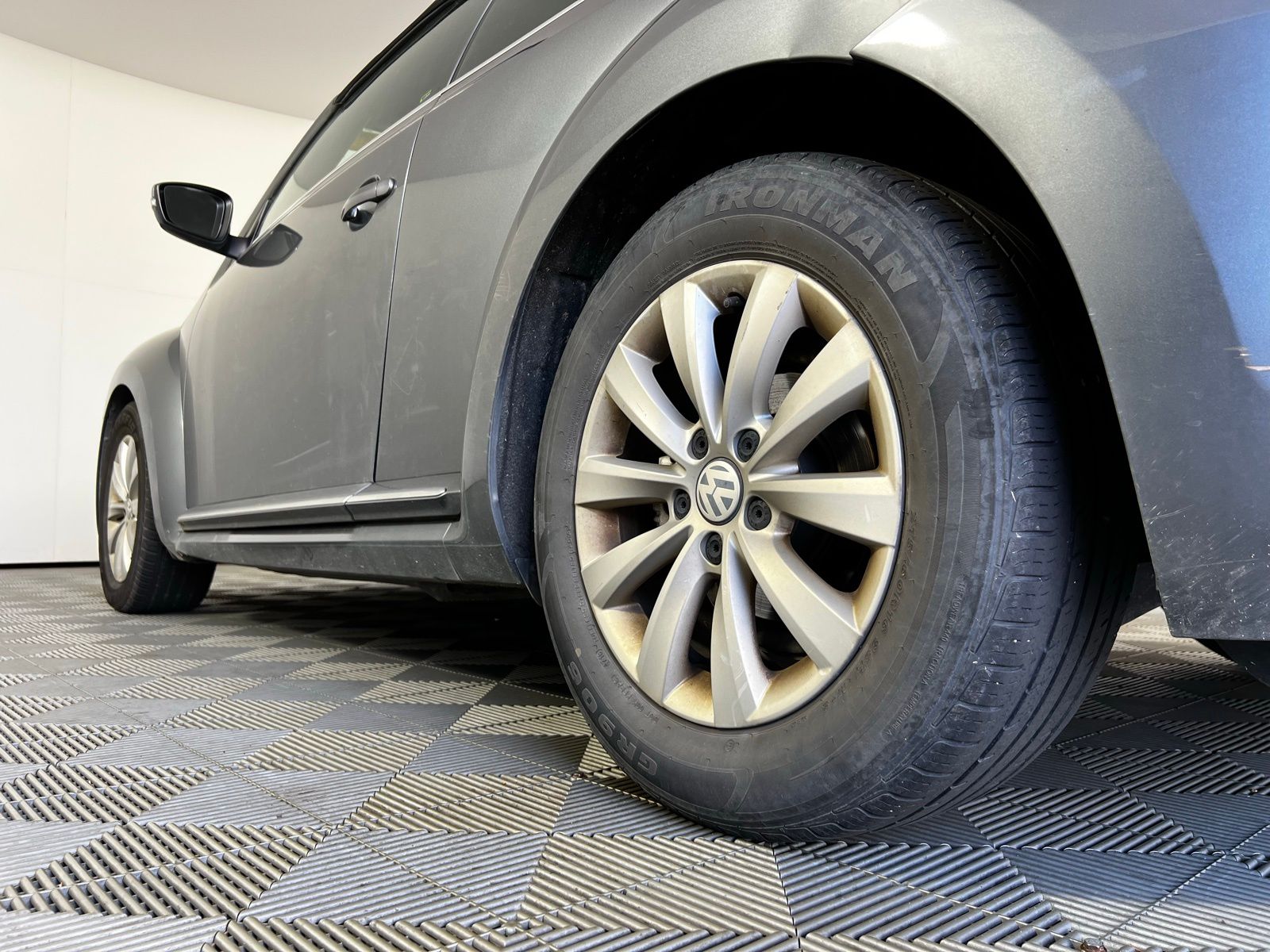 2018 Volkswagen Beetle S 9