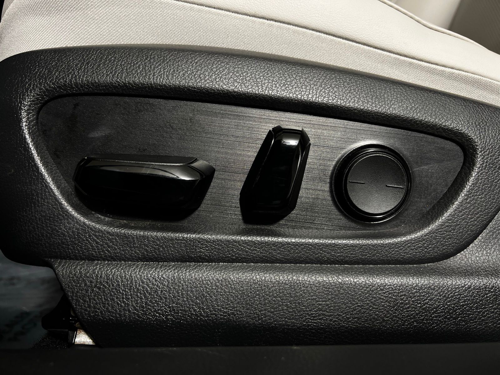 Thumbnail: 2021 Lexus UX - 14