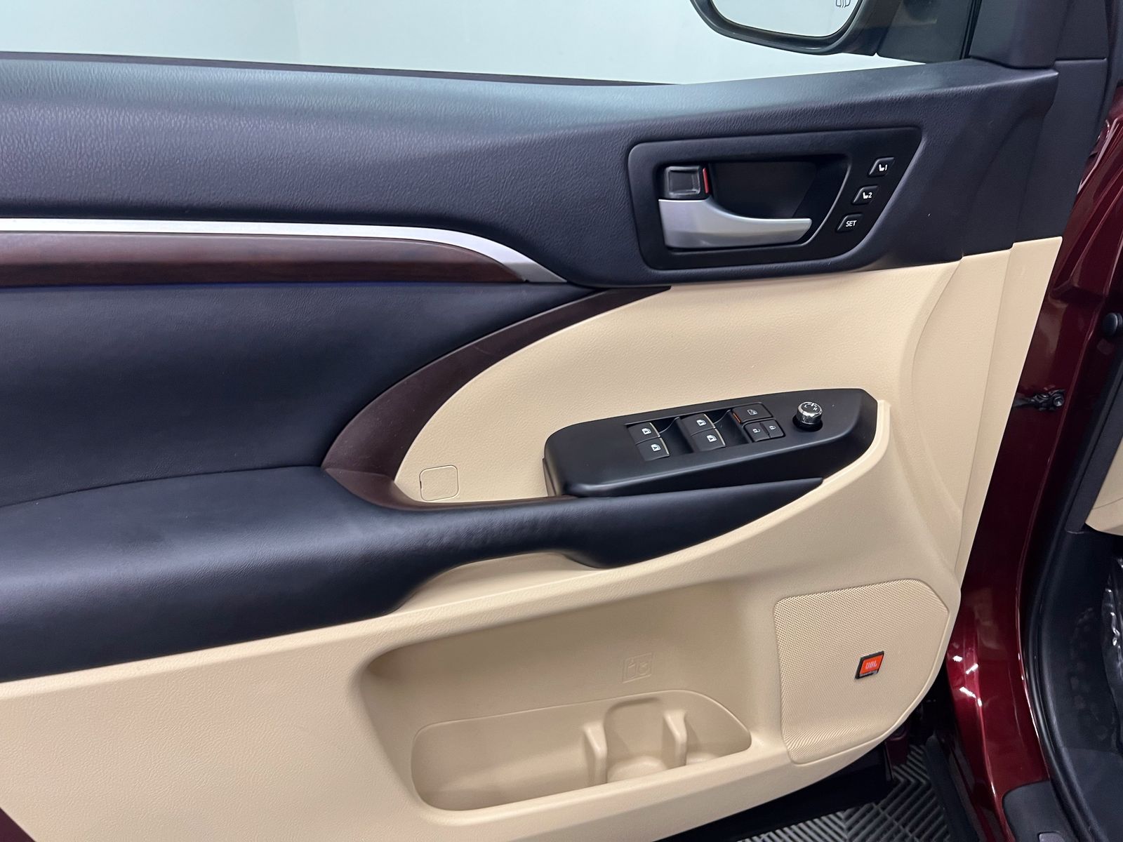 used 2015 Toyota Highlander car, priced at $22,388