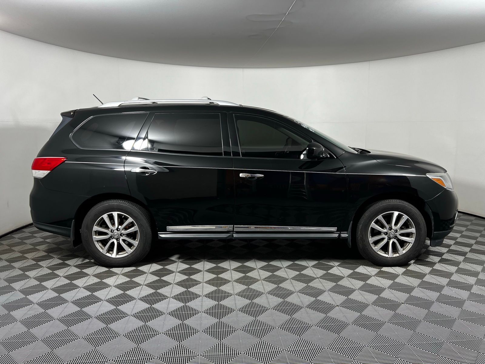 2014 Nissan Pathfinder SL 4