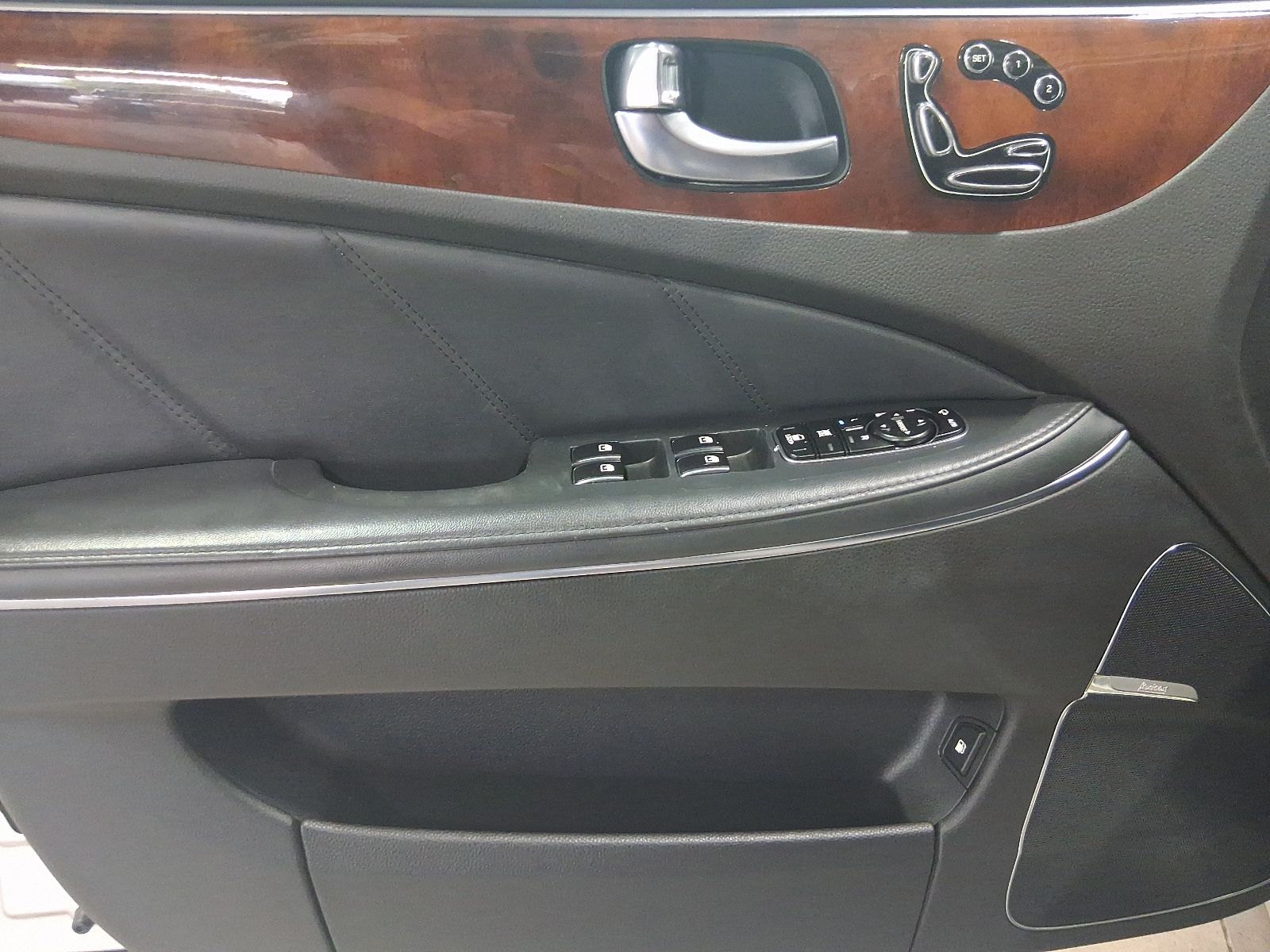 Used Car 2014 Hyundai Equus  Signature For Sale Under $15,000 In Austin, Texas