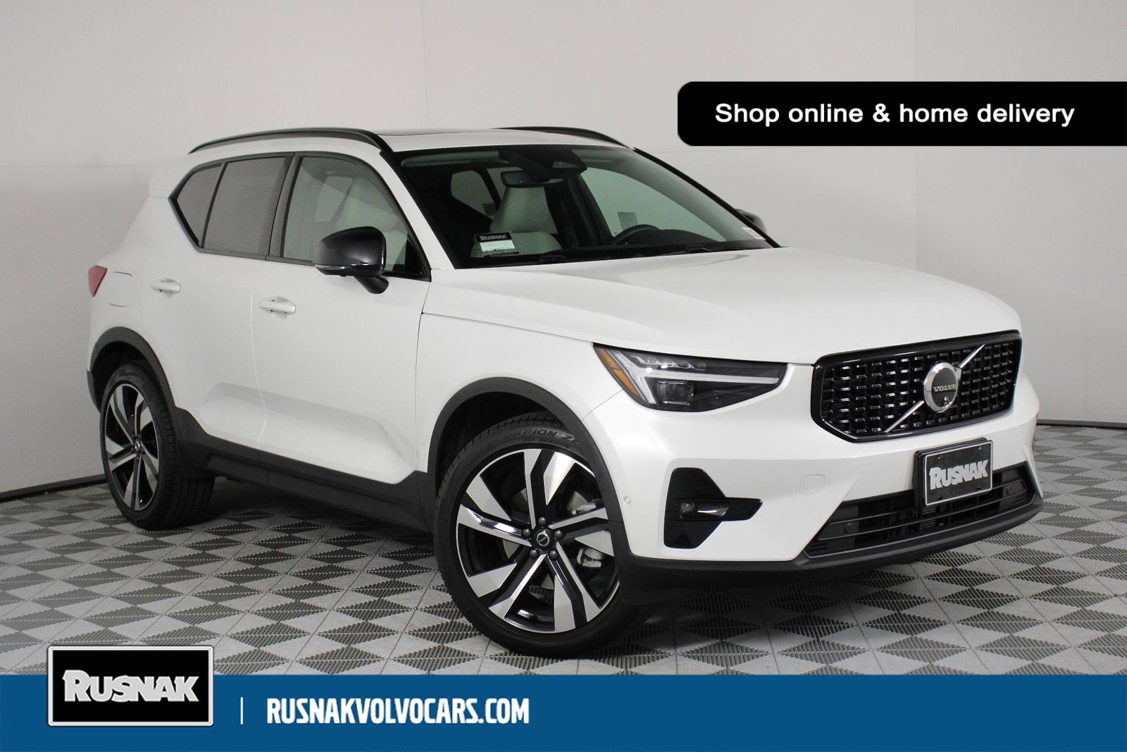 Crystal White 2026 Volvo XC40 B5 Ultra AWD SUV / Crossover All-Wheel Drive Automatic