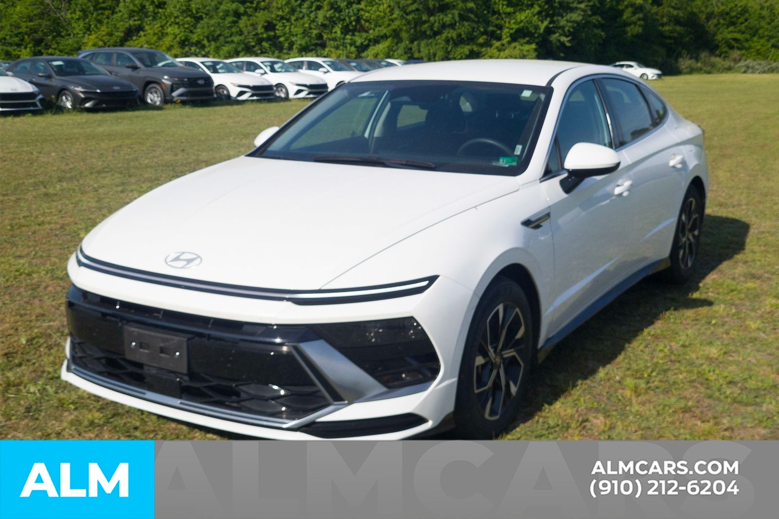 Used 2025 White Hyundai SEL image 19