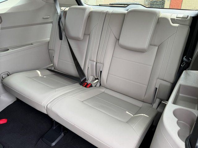 Used 2023 Black Volkswagen 3.6L V6 SE w/Technology image 39