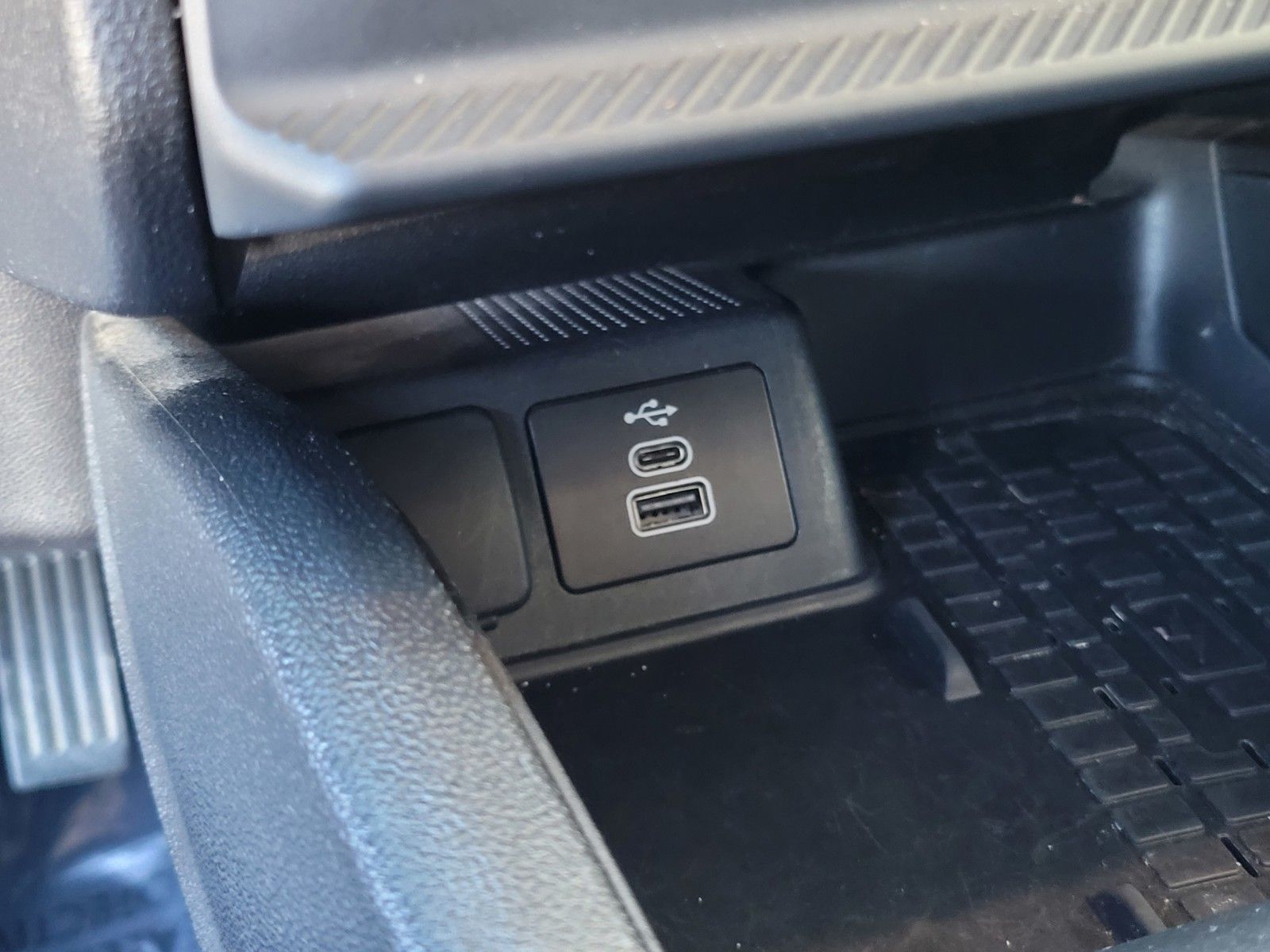 Used 2025 Red Ford Big Bend image 25