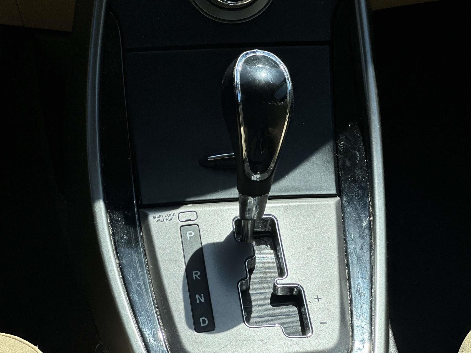 Used 2013 White Hyundai Limited image 17
