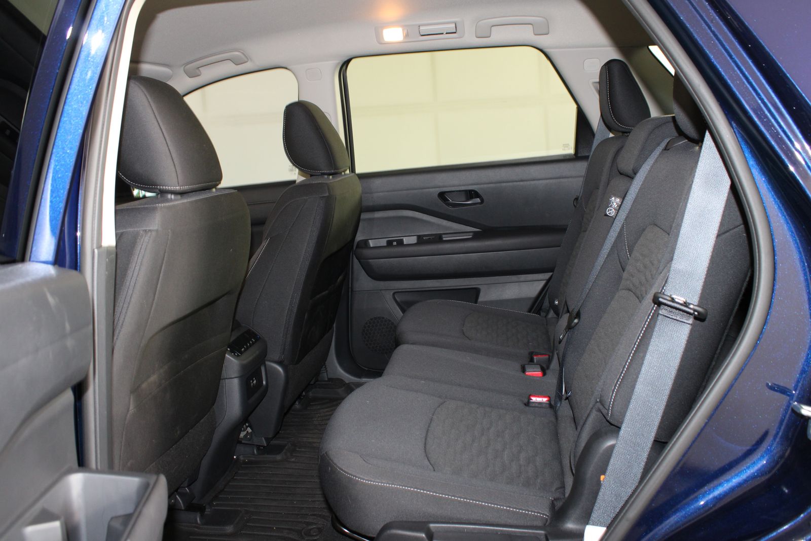 Used 2025 Blue Nissan SV image 7
