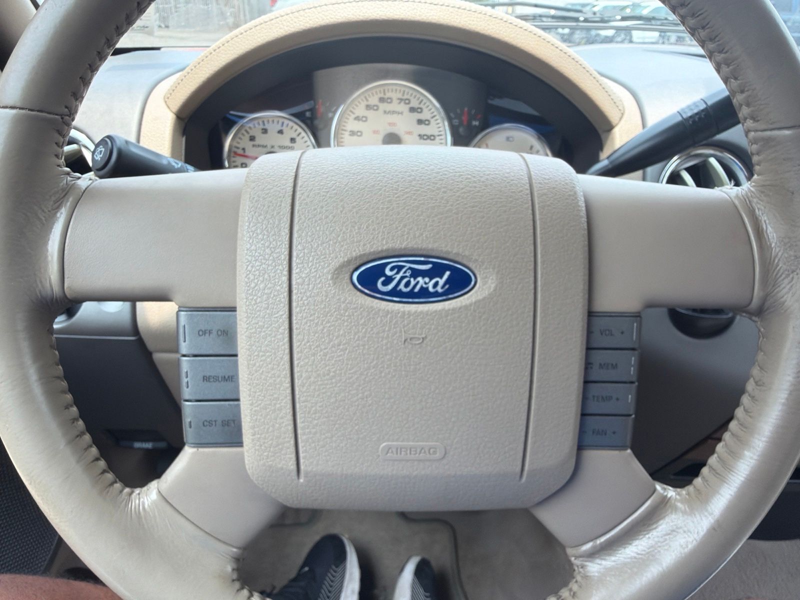 Used 2004  Ford Lariat image 17