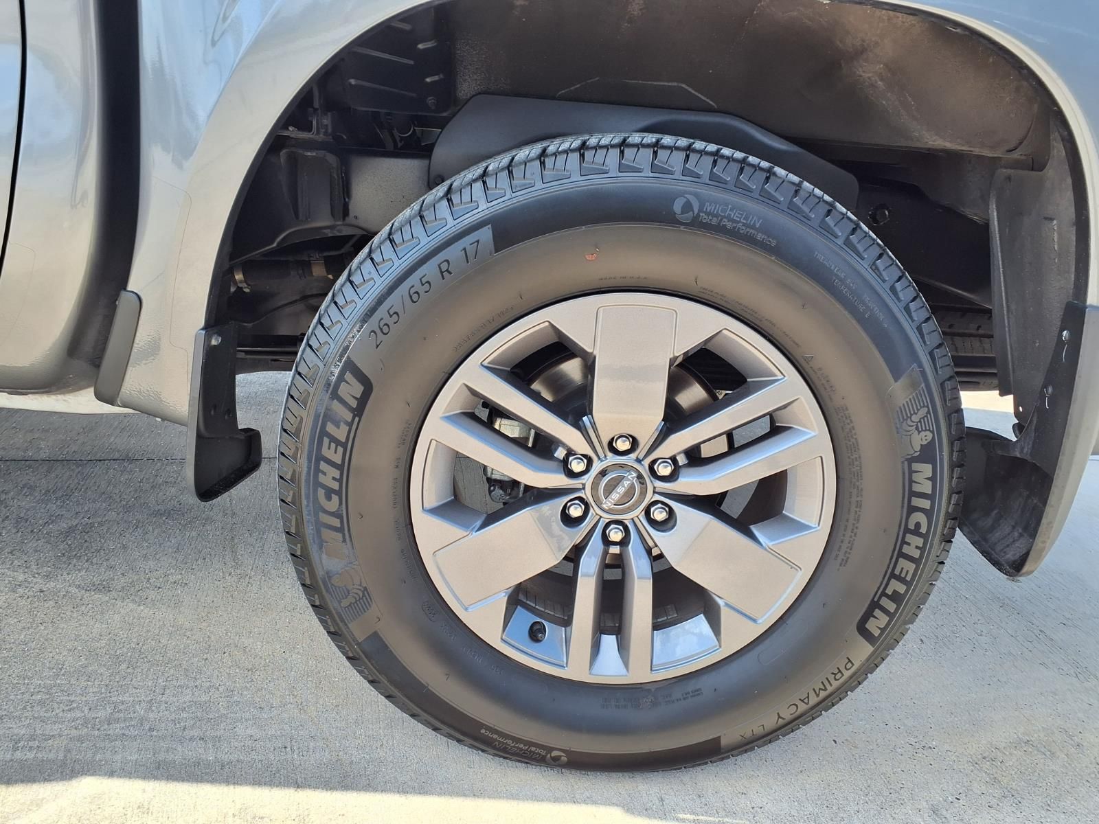 2025 Nissan Frontier SV - 8