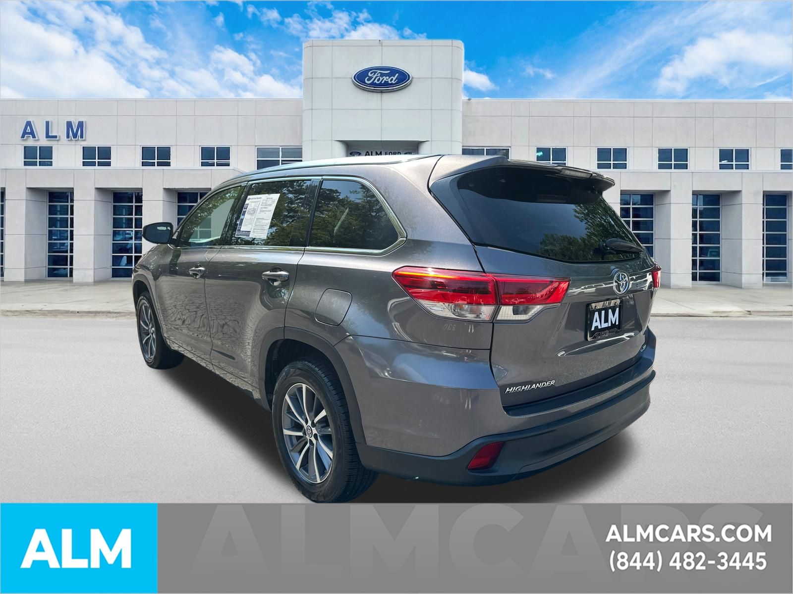 Used 2018 Gray Toyota XLE image 8