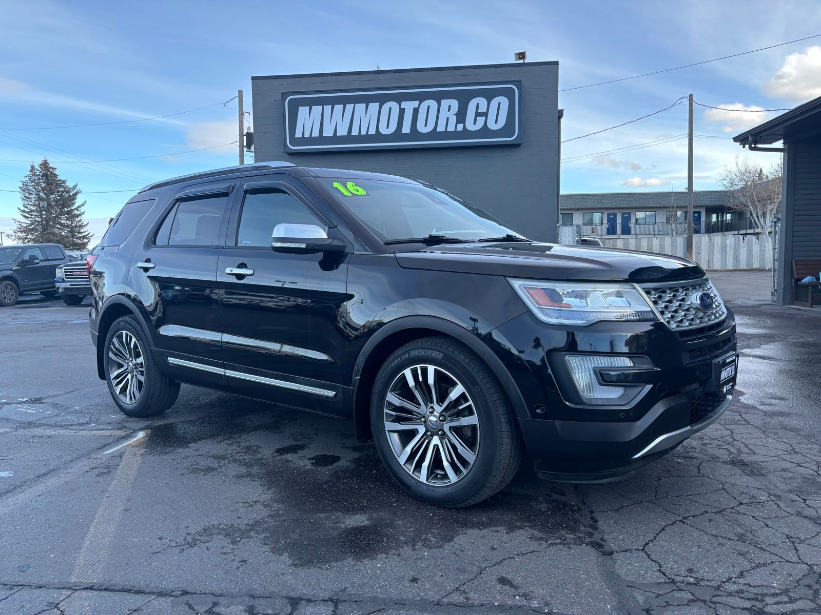 2016 Ford Explorer Platinum's photo