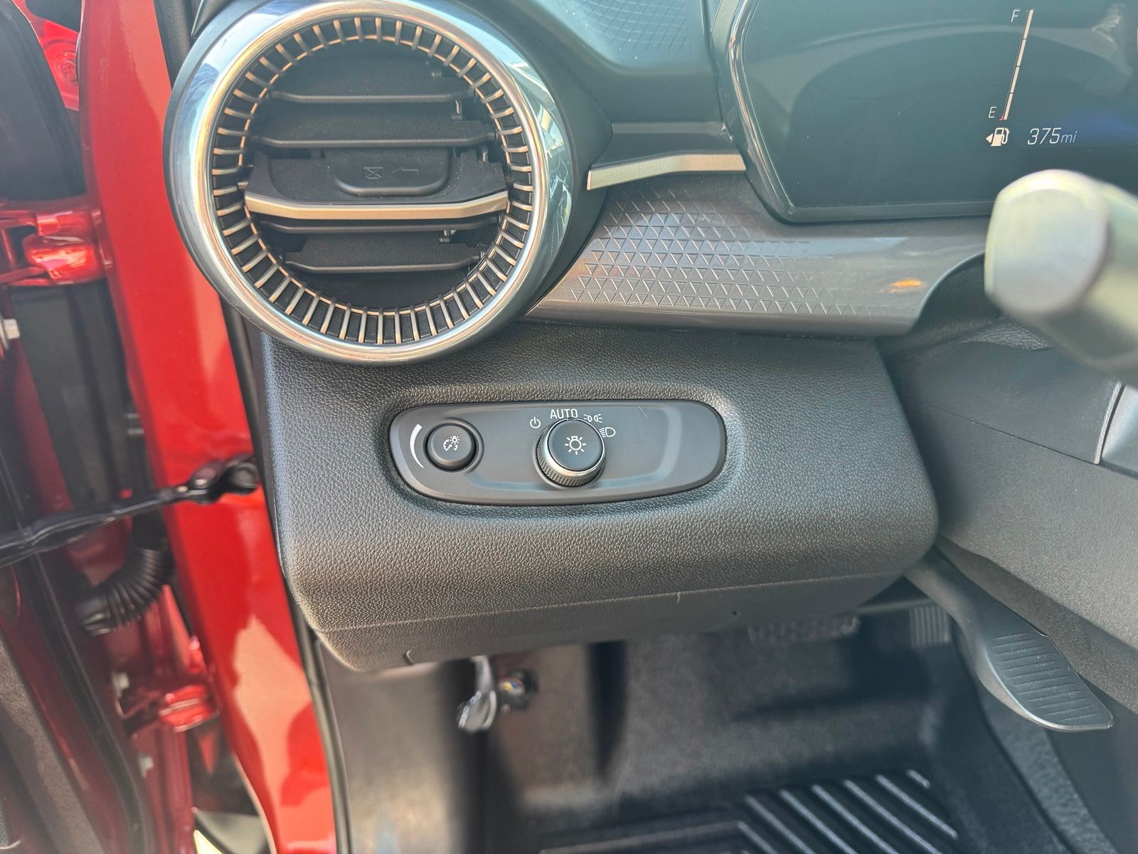 Used 2024 Chevrolet Trax SUV