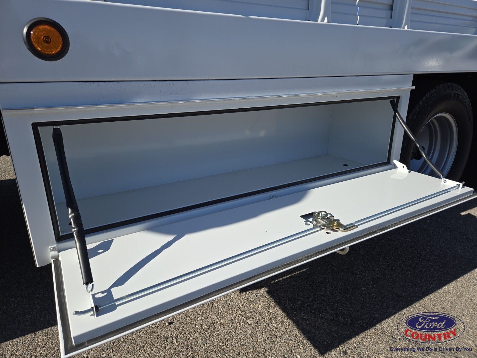 2025 Ford F-350 Super Duty Chassis Cab XL - Photo 8
