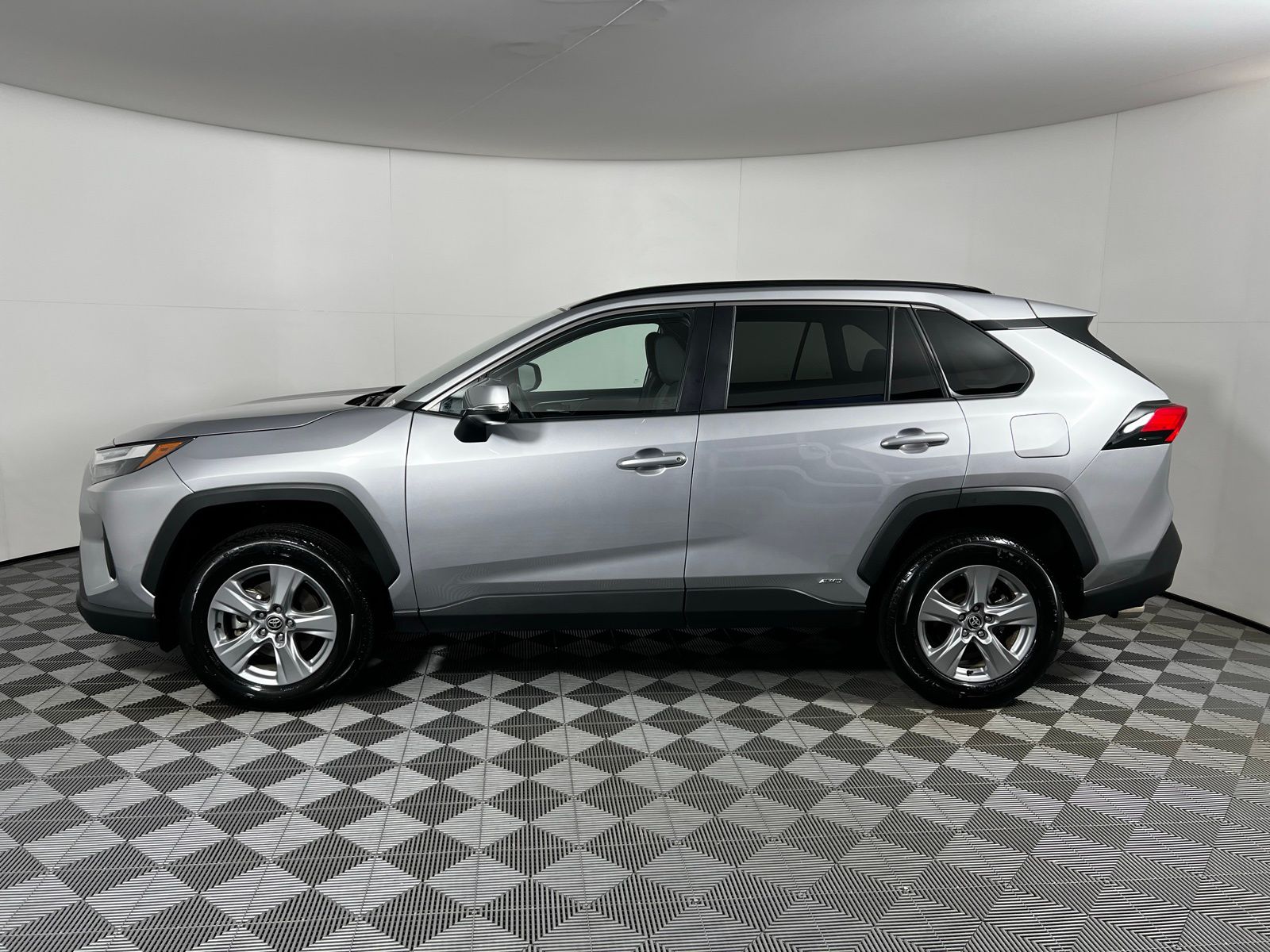 Thumbnail: 2025 Toyota RAV4 - 8