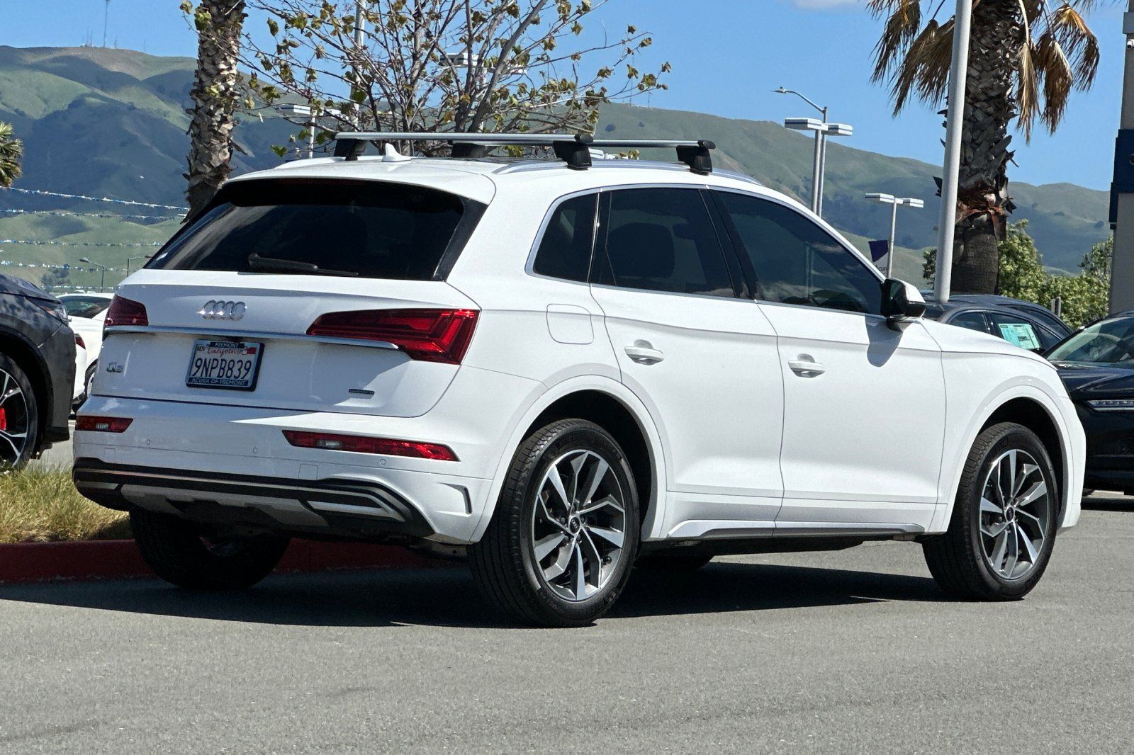 View vehicle photo 4