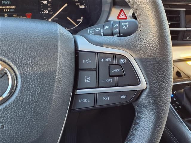 2025 Toyota Sienna XLE  at Gullo Toyota