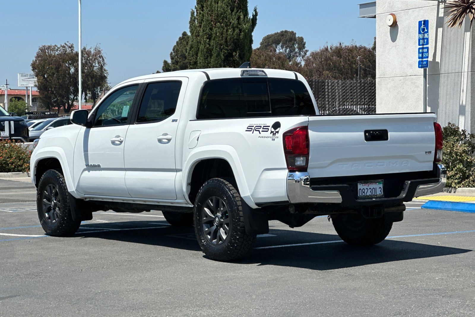 View vehicle photo 6
