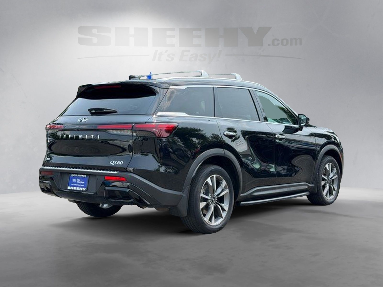 Used 2023 Mineral Black INFINITI LUXE image 13