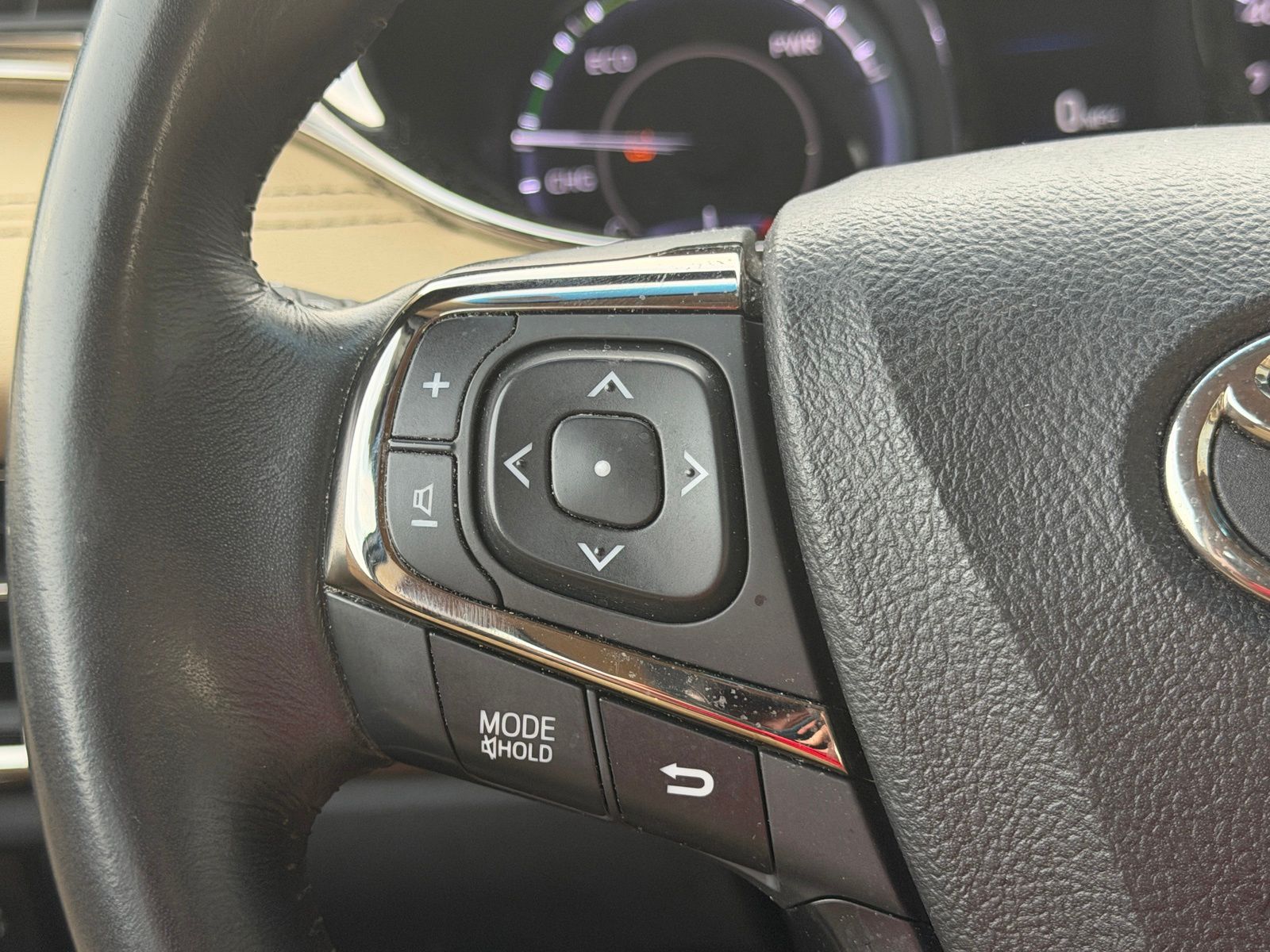 Used 2014 Red Toyota Limited image 24