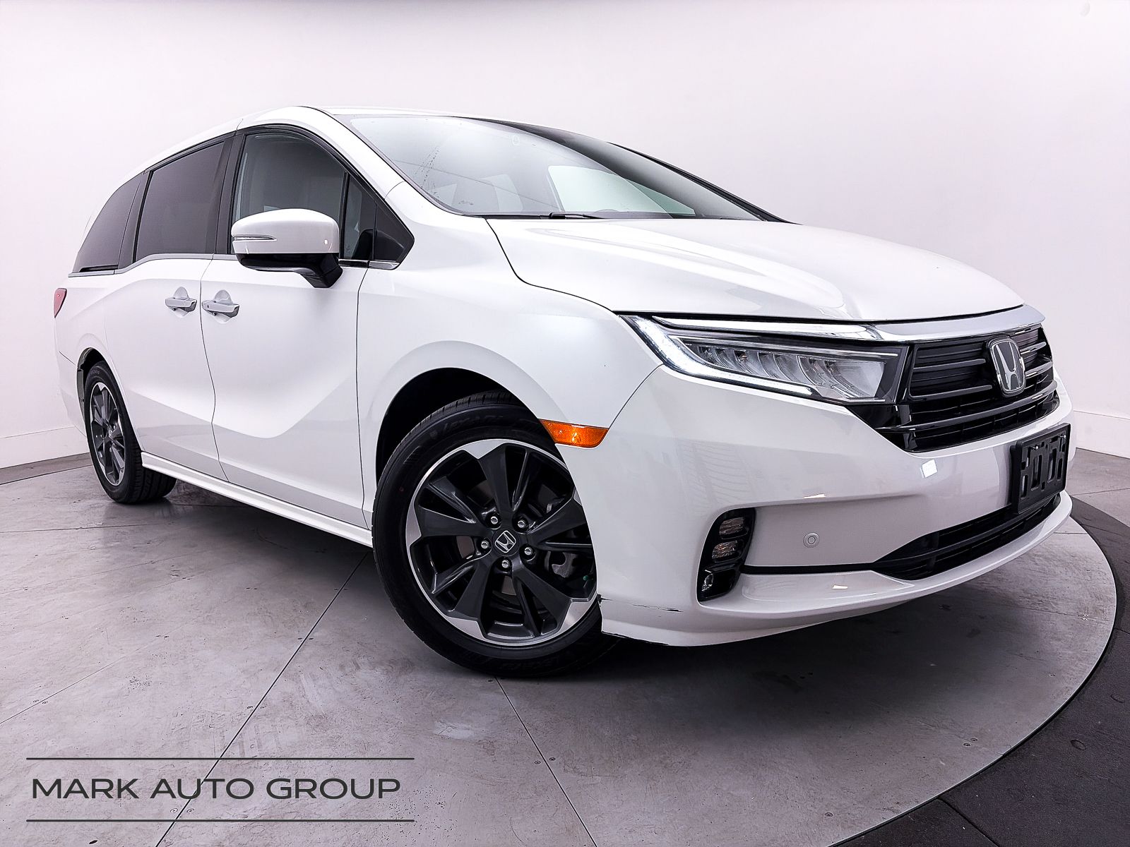 Platinum White Pearl 2024 Honda Odyssey Elite FWD Minivan Front-Wheel Drive Automatic