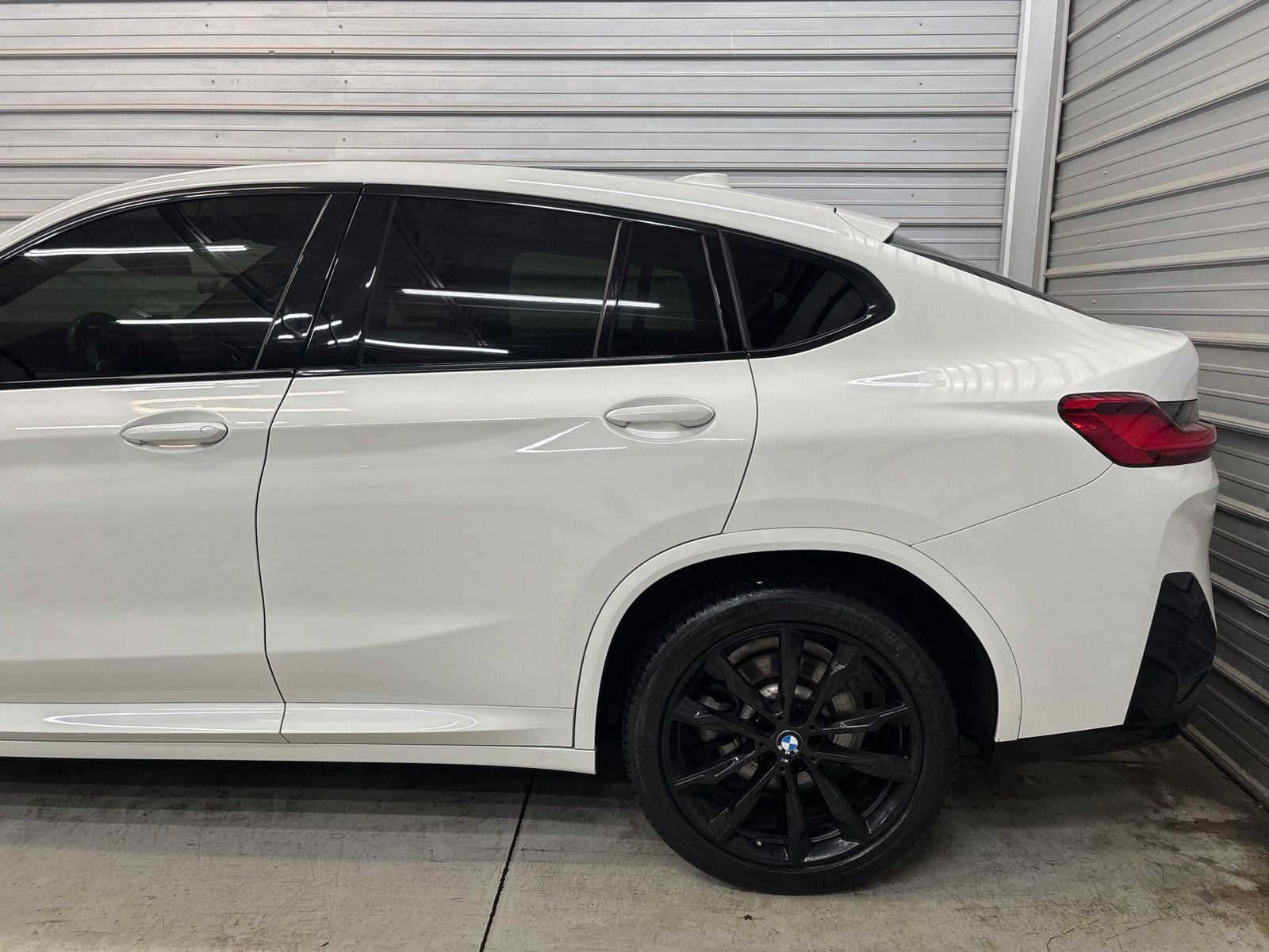 2023 BMW X4 xDrive30i - Image 5