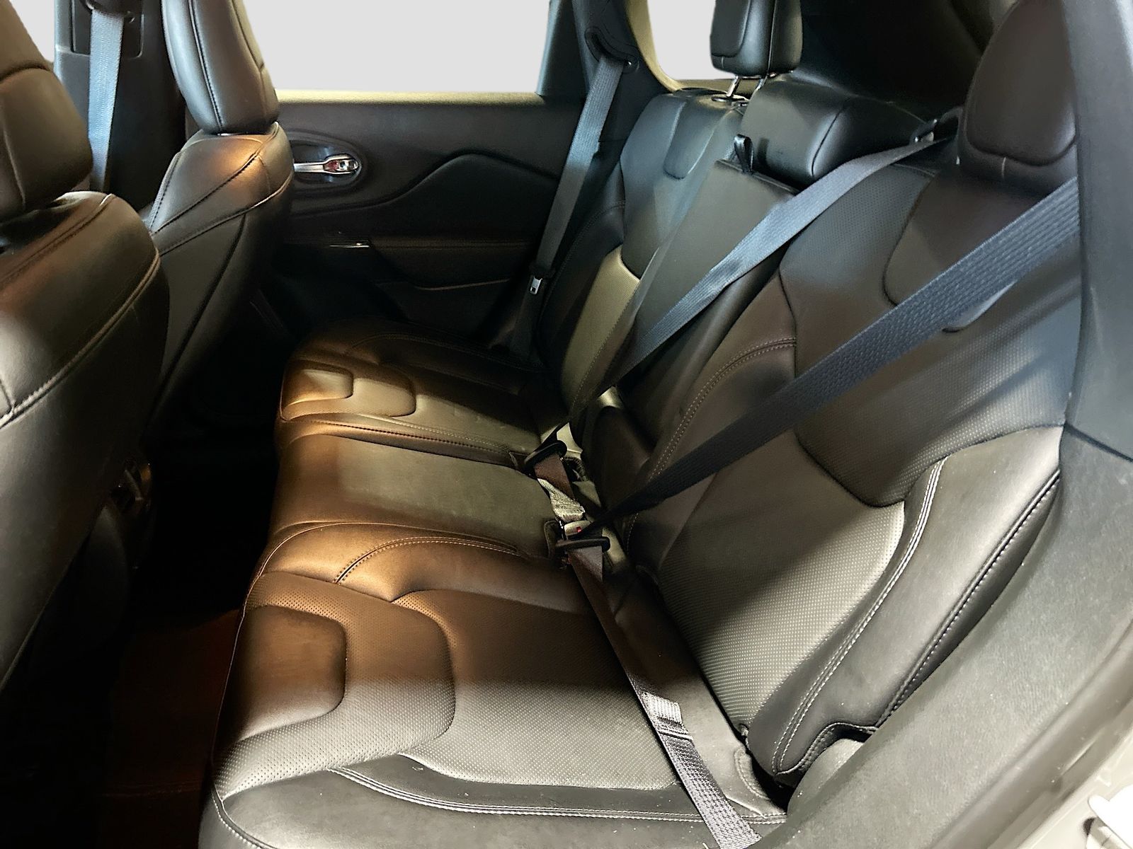 Used 2023 Gray Jeep Altitude image 23