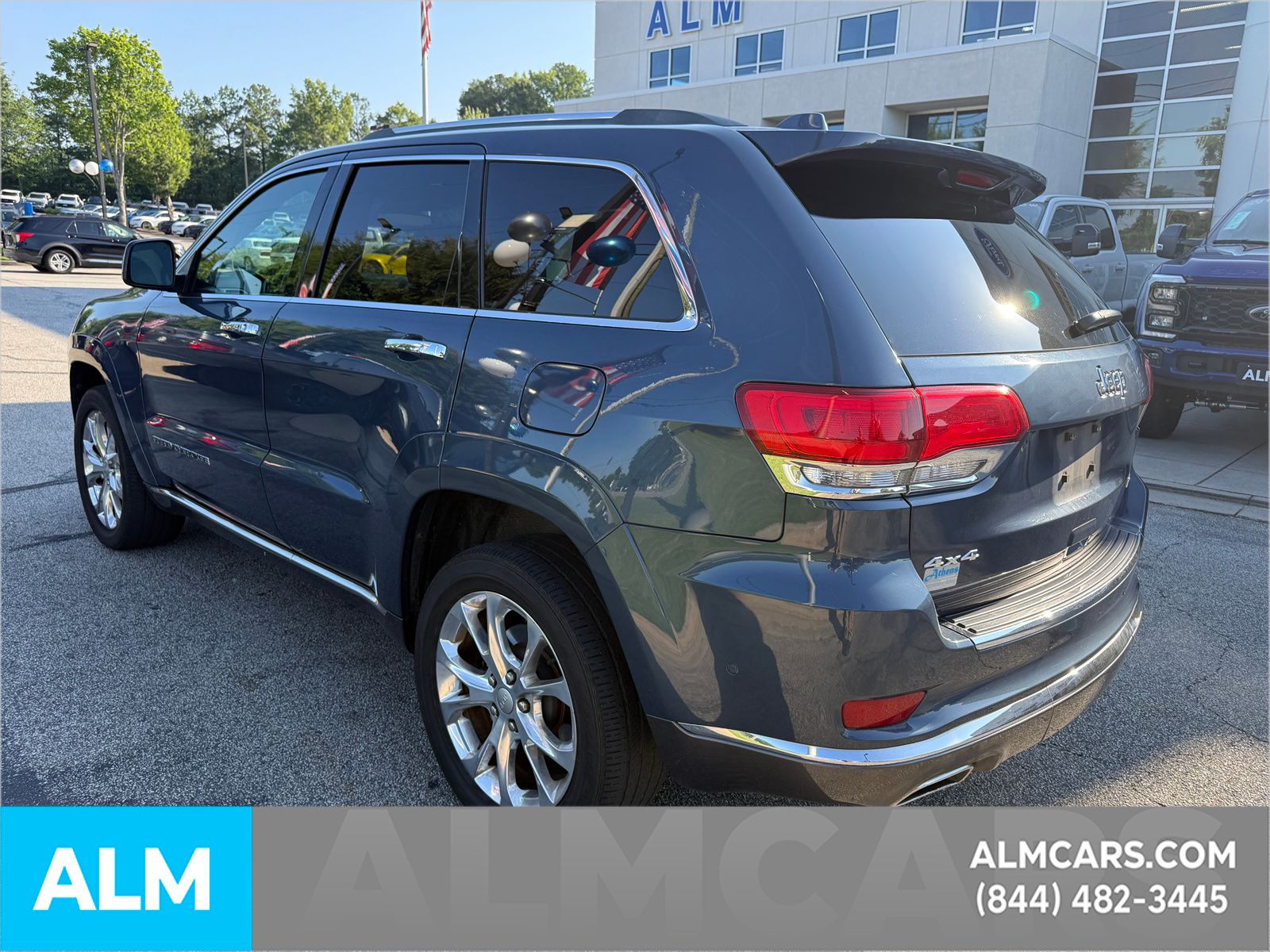 Used 2019 Blue Jeep Summit image 10
