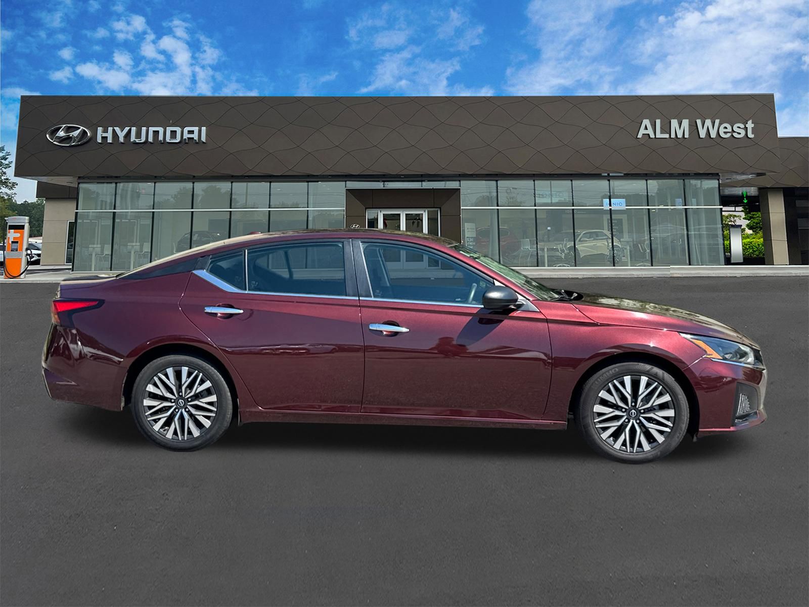 Used 2024 Red Nissan 2.5 SV image 4