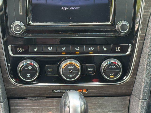 Used 2016  Volkswagen 1.8T SE image 18
