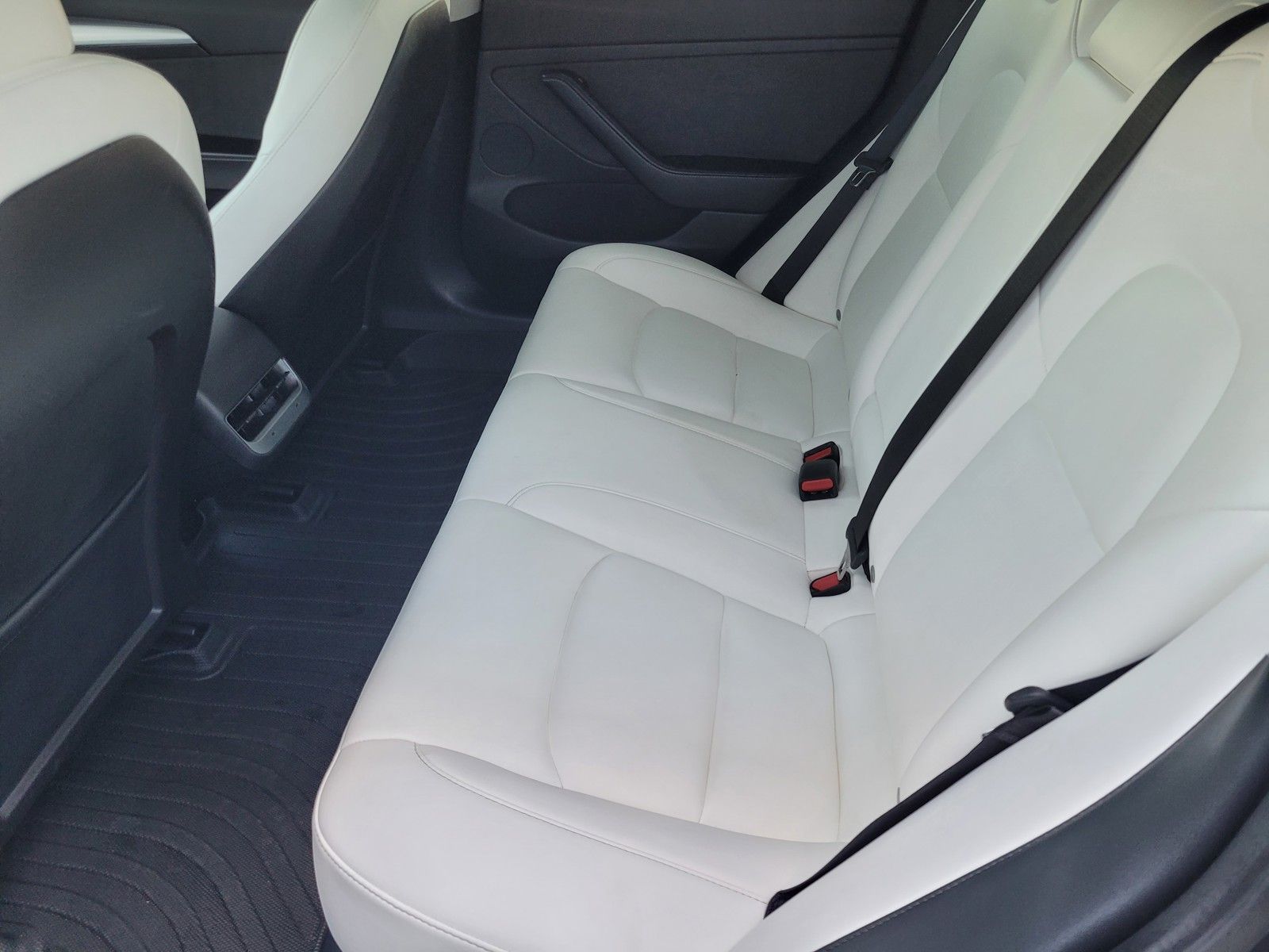 Used 2022  Tesla Performance image 10