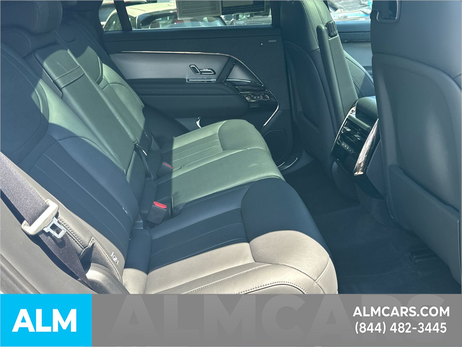 Used 2025 White Land Rover Dynamic SE image 17