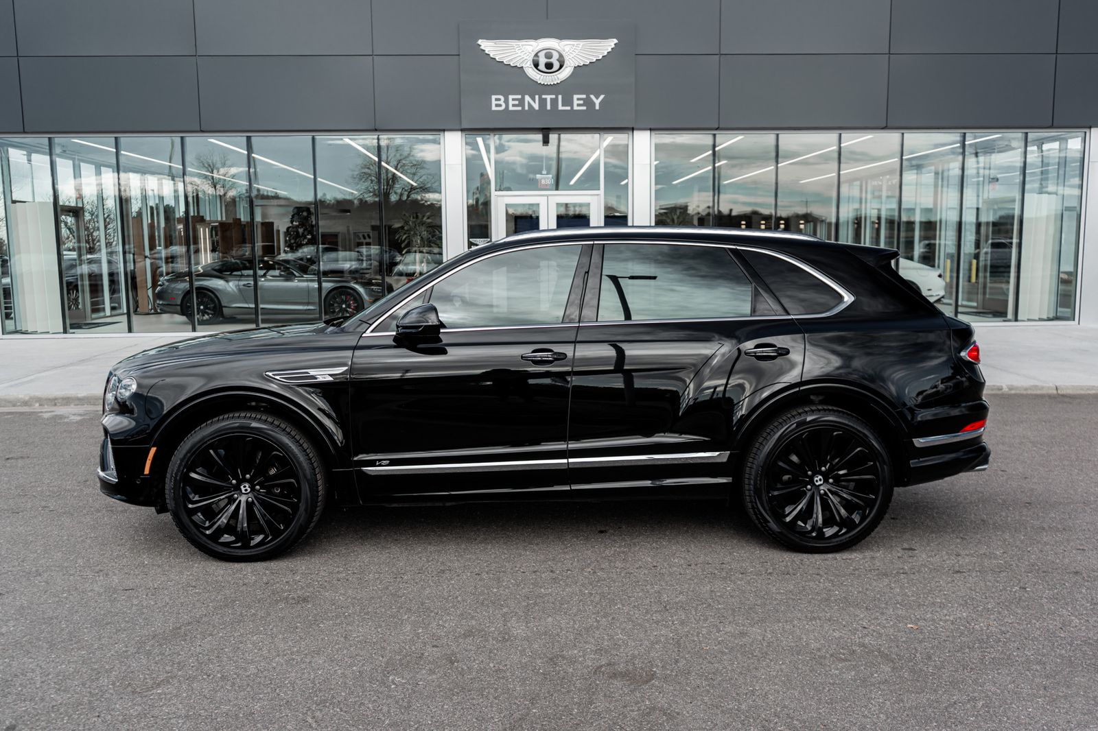 2022 Bentley Bentayga V8 photo 4