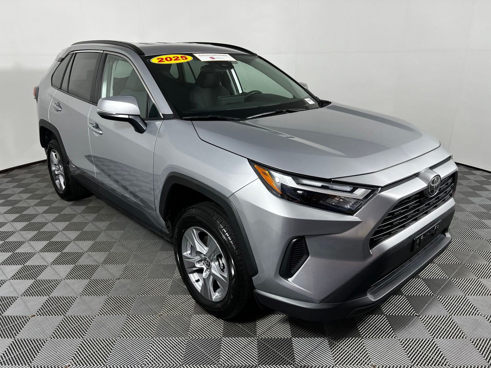 Thumbnail: 2025 Toyota RAV4 - 3