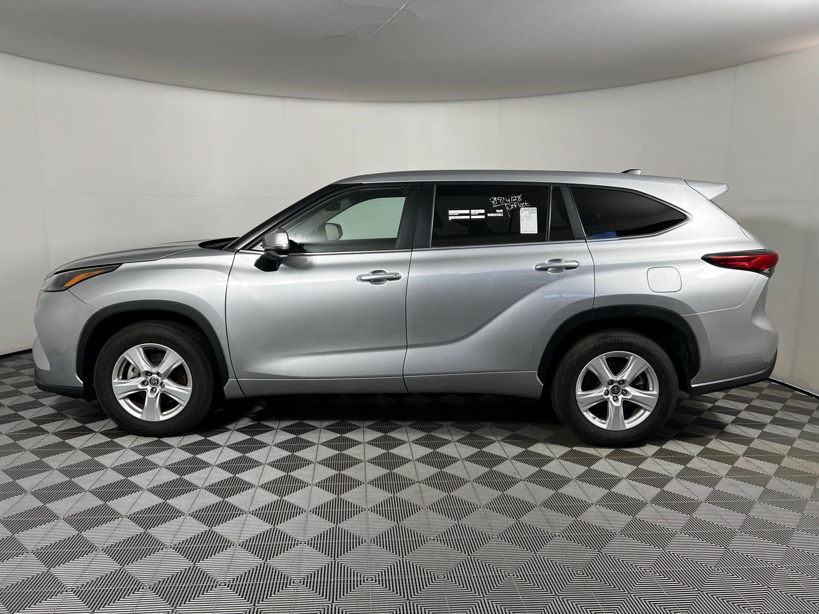 2023 Toyota Highlander XLE 8