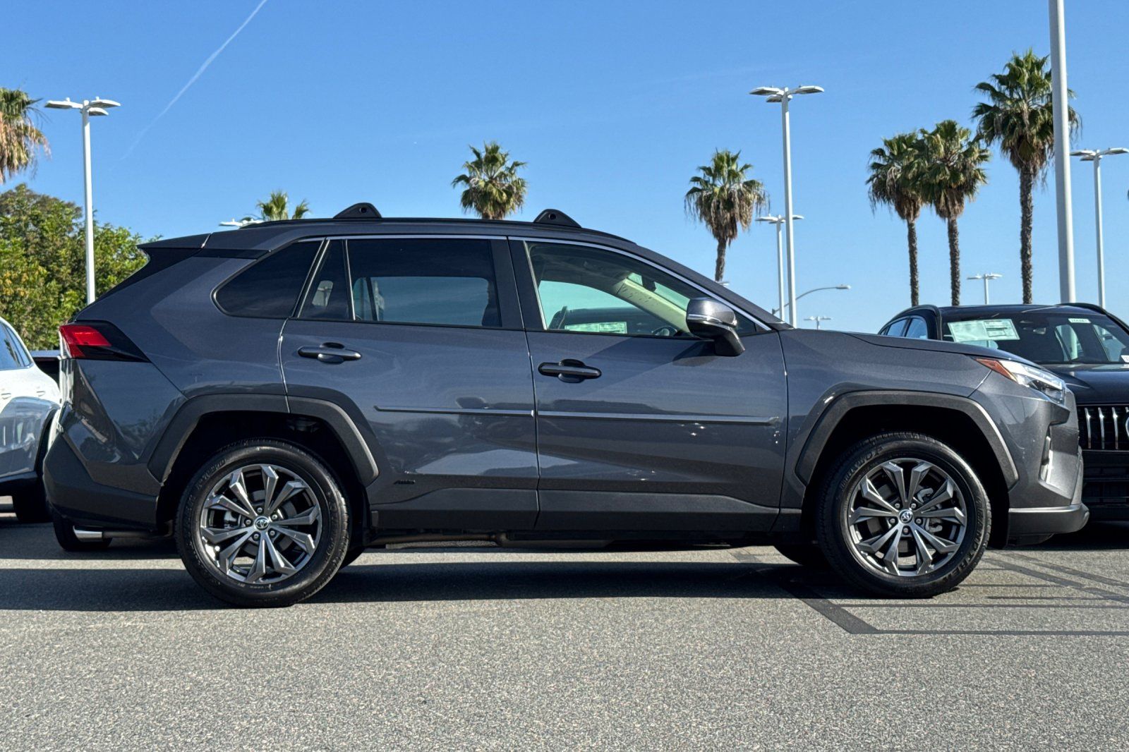 View vehicle photo 3