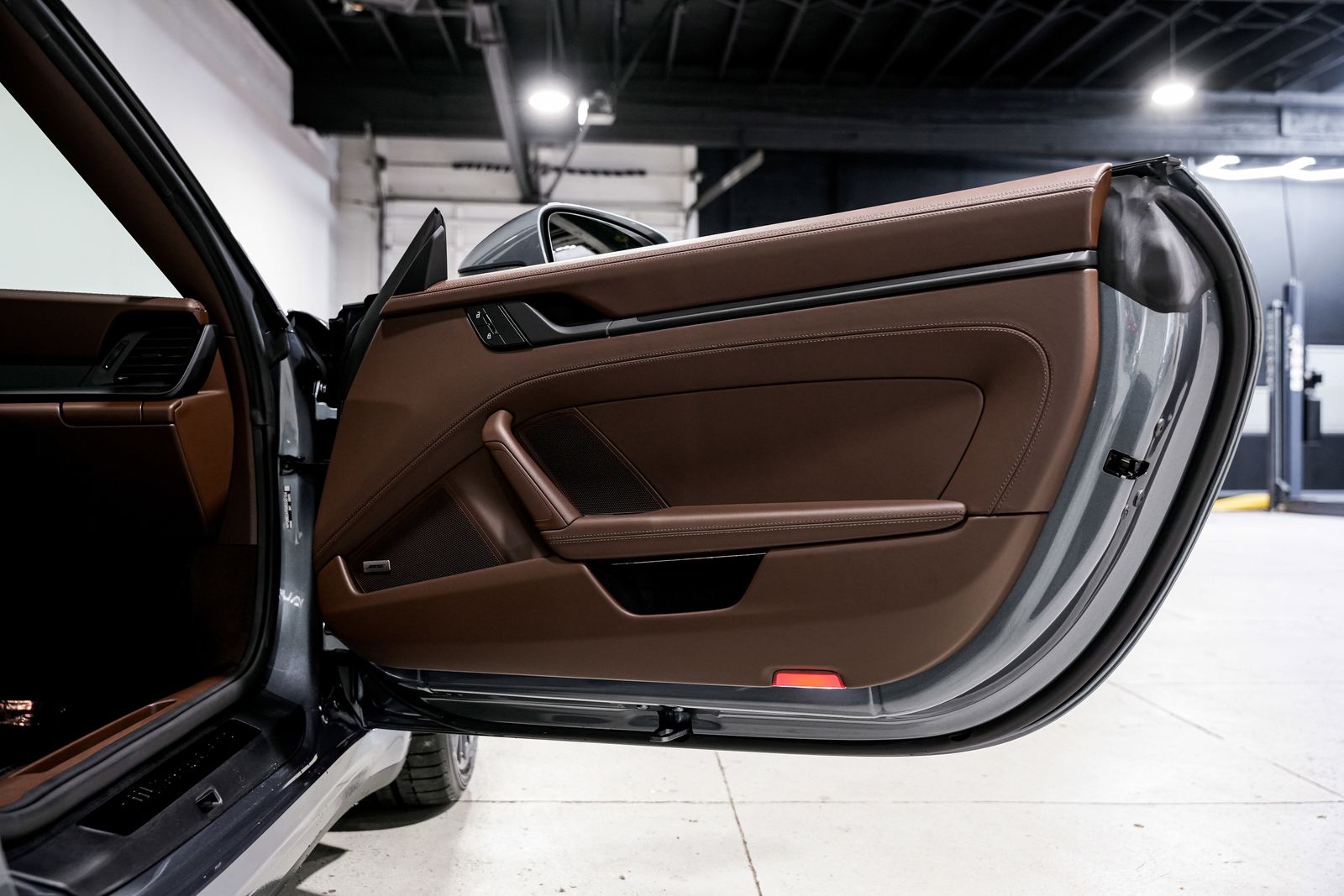 2025 Porsche 911 Targa 4 GTS — photo 30