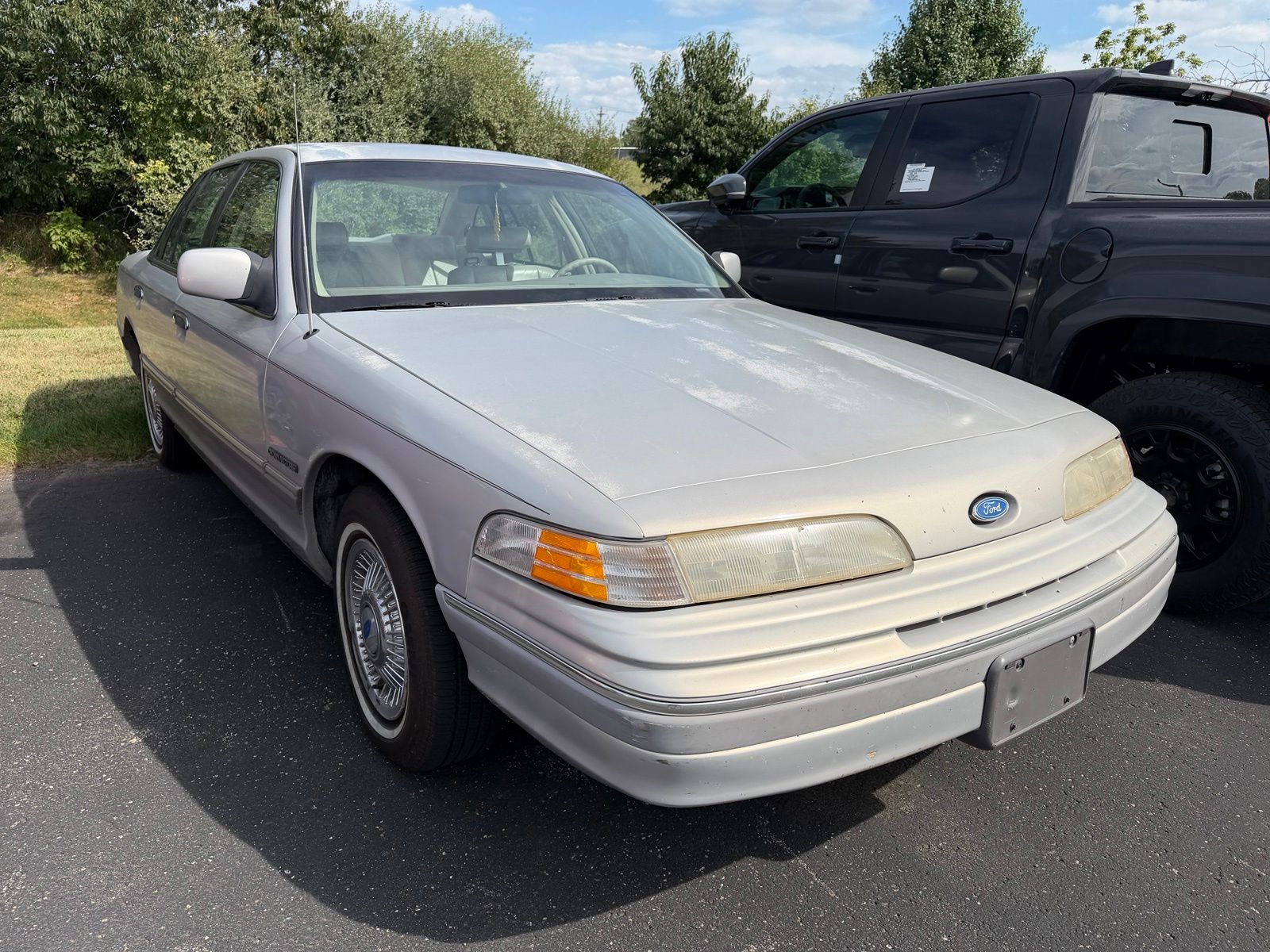 1992 Ford Crown Victoria Sedan Rear-Wheel Drive 4-Speed Automatic