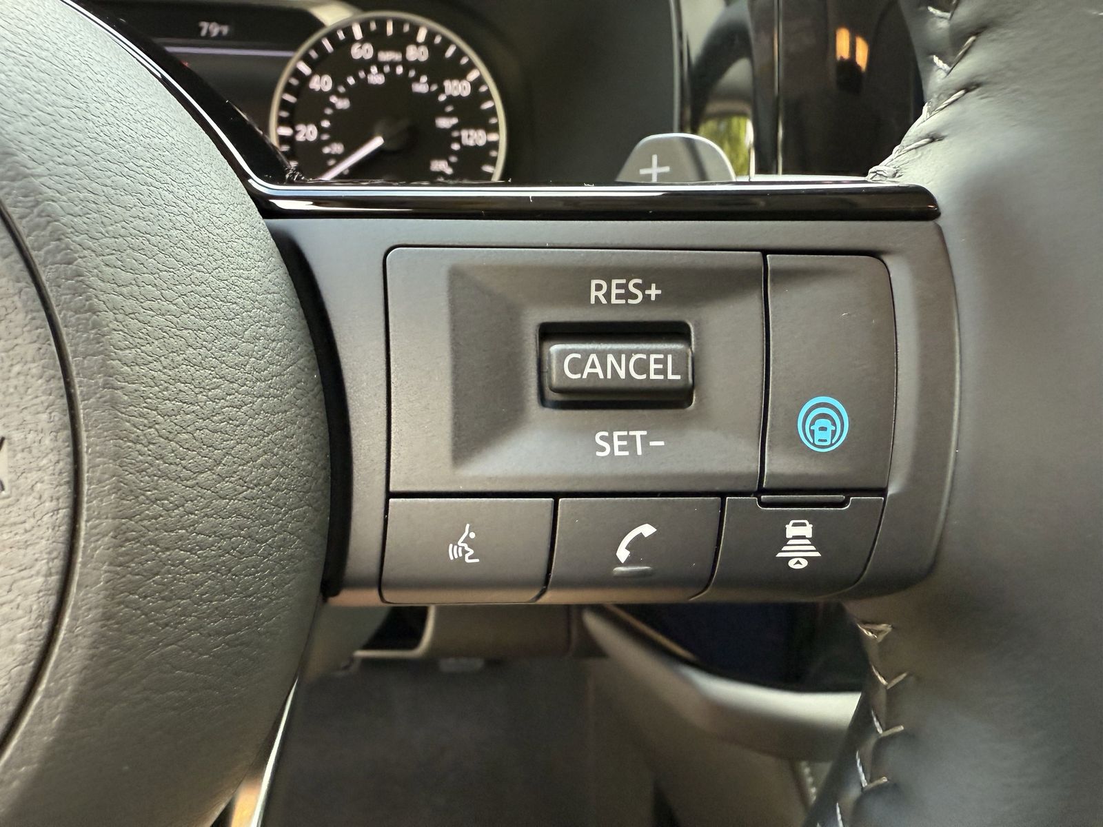 2025 Nissan Pathfinder SL photo 13