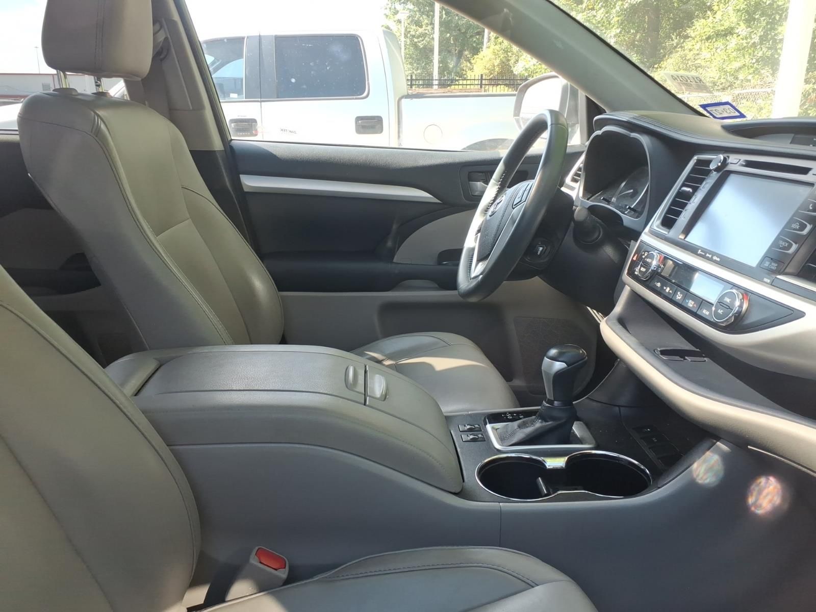 2016 Toyota Highlander XLE V6 Silver at Toyota of Victoria
