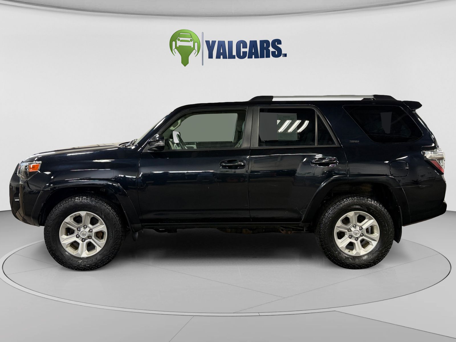 View vehicle photo 2