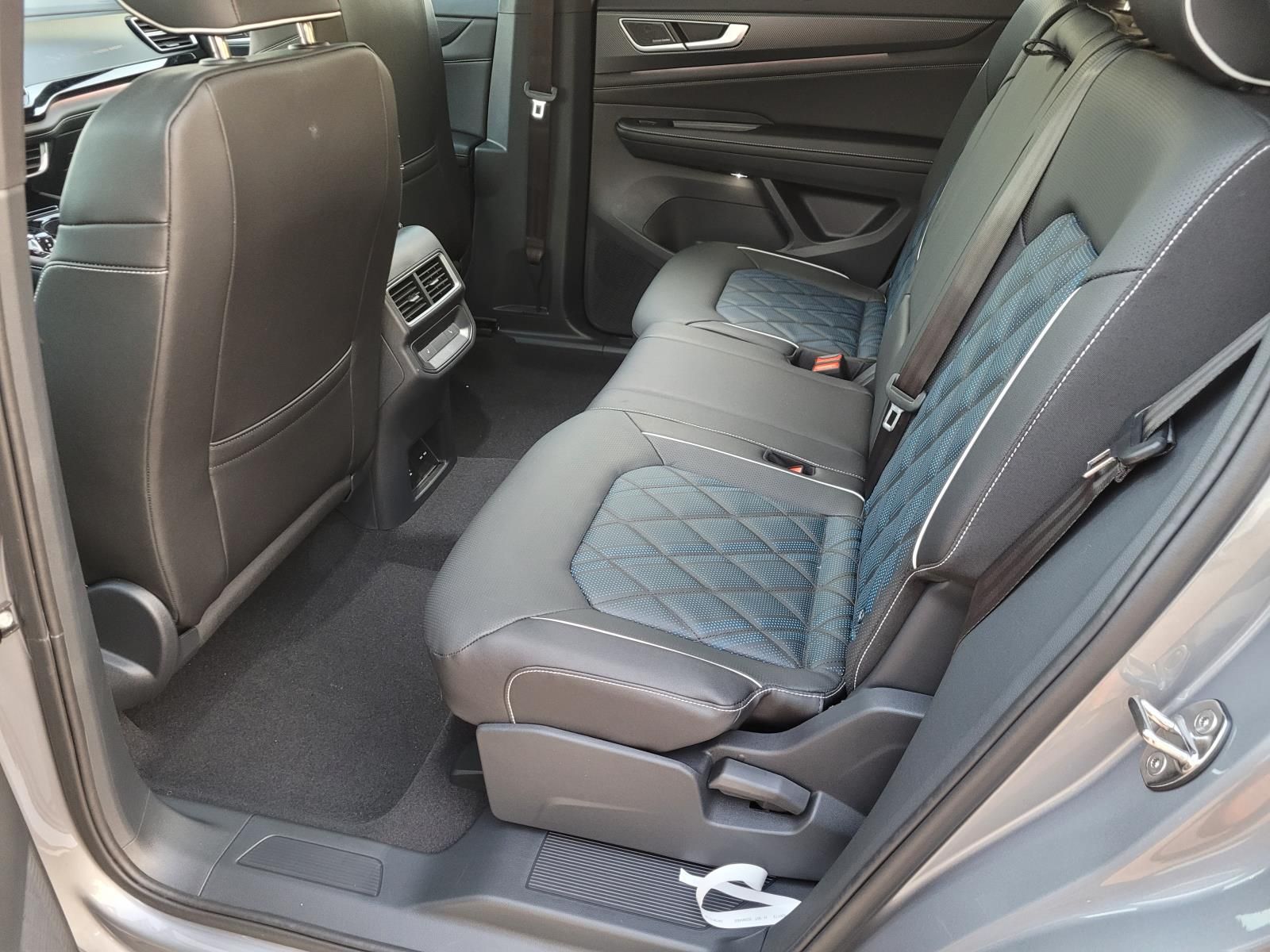 new 2026 Volkswagen Atlas Cross Sport car, priced at $49,037