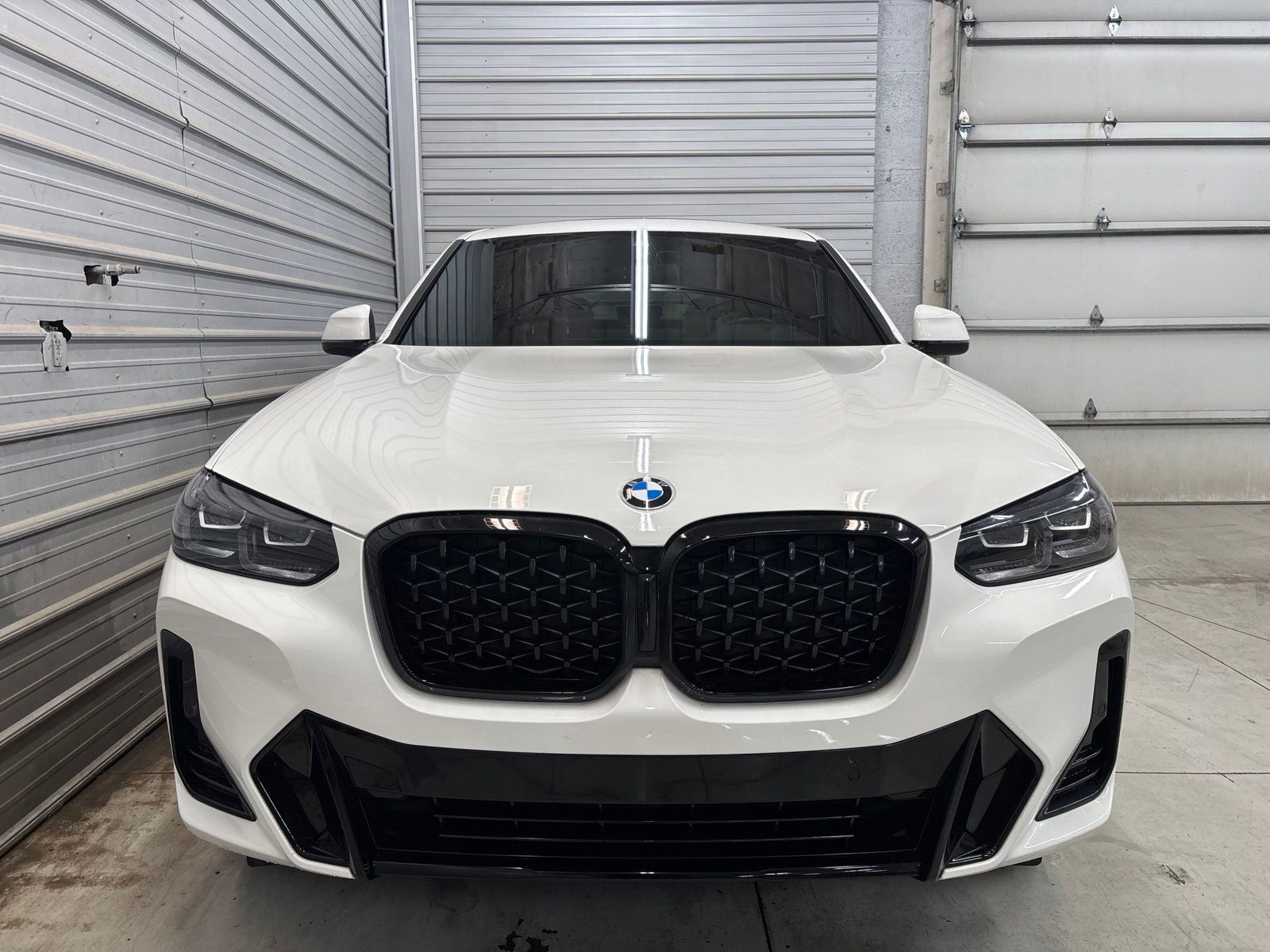 2023 BMW X4 xDrive30i - Image 2