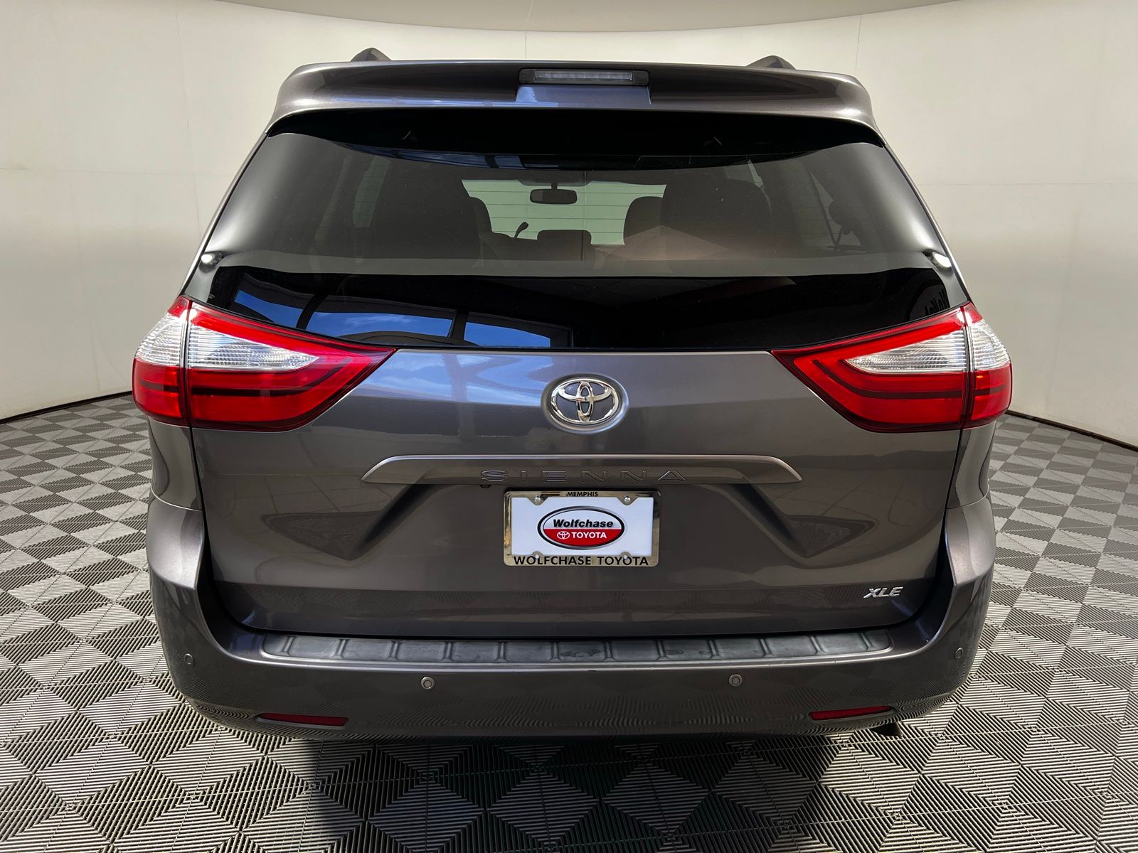 2016 Toyota Sienna XLE 6