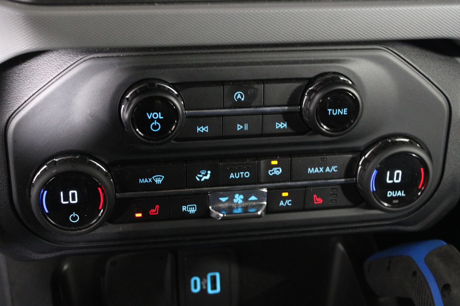 Used 2023 Gray Ford Black Diamond image 23