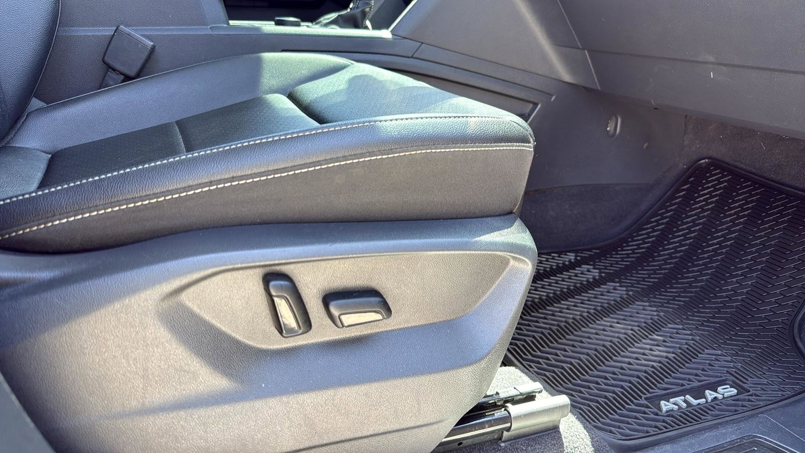 Used Car 2023 Volkswagen Atlas  3.6l V6 Sel R-line For Sale Under $35,000 In Austin, Texas