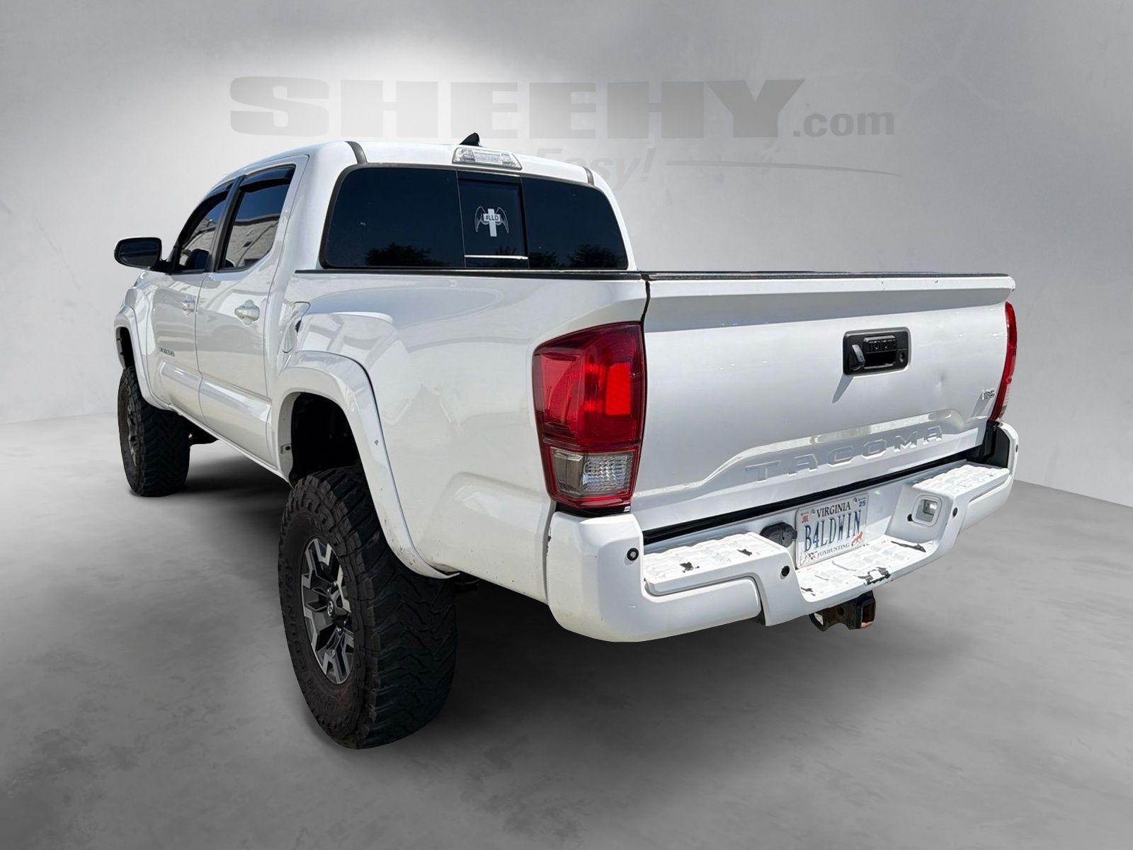 Used 2017 Super White Toyota TRD Off-Road image 15
