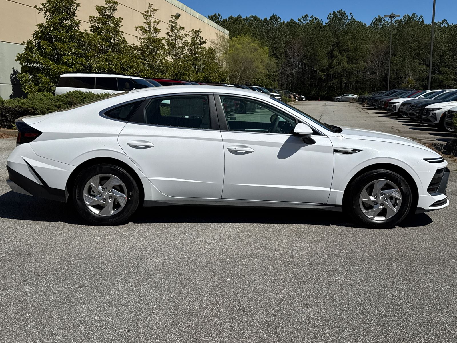 2025 Hyundai Sonata SE photo 4