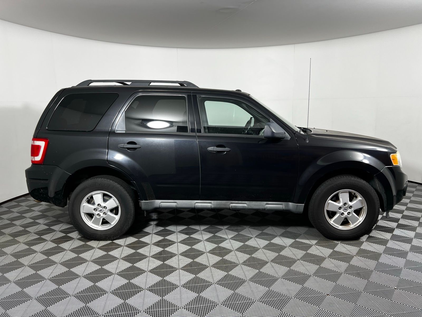 Thumbnail: 2011 Ford Escape - 4
